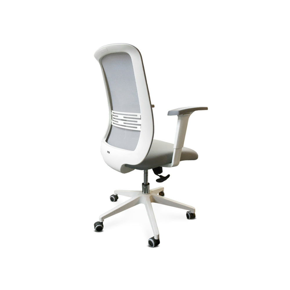 Silla GÜD Color Executive. Base Plástica Blanca